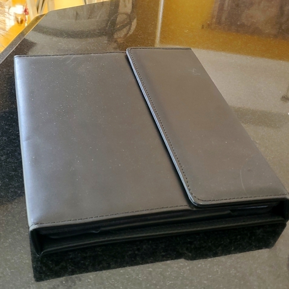 Bluetooth Ipad Keyboard Case - Picture 2 of 6